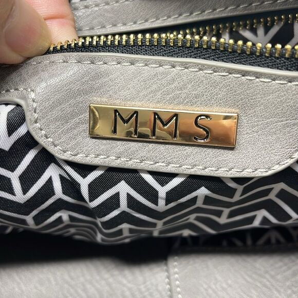 MMS Design Studio Gray Faux Pebbled Leather Large Purse with Gold Hardware - Picture 8 of 13